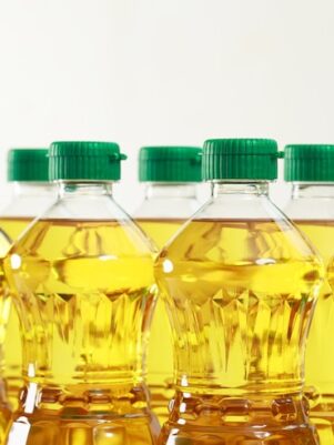 concept-pattern-palm-oil-bottle-supermarket_109549-2075